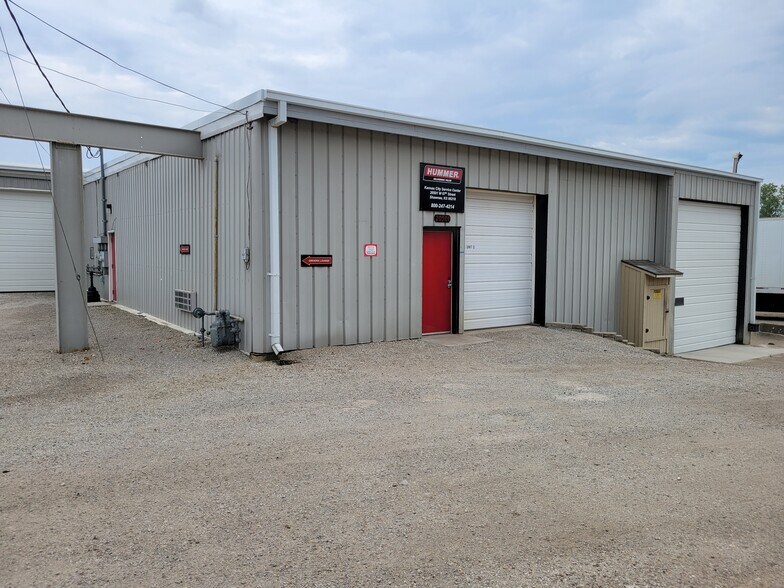 More Photos Of 20501 W 67th St, Shawnee Warehouse For Lease