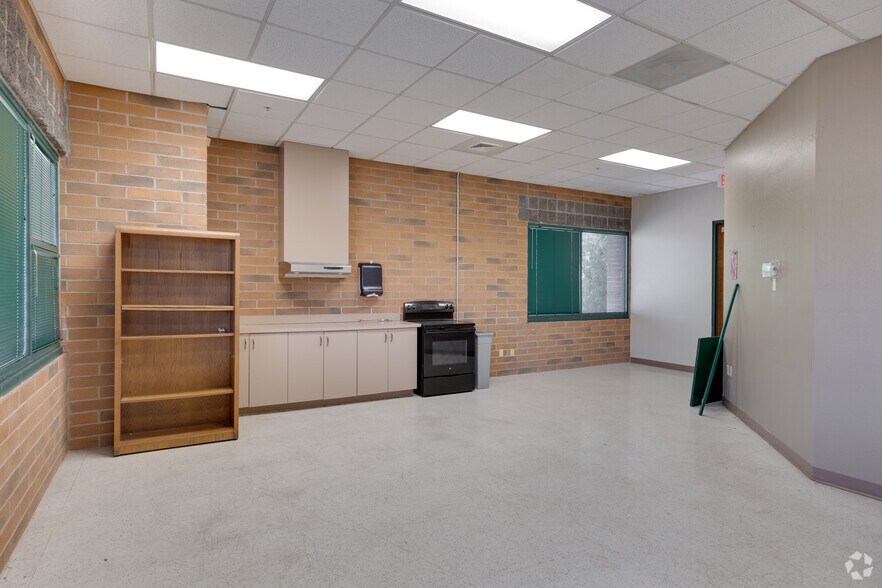 More Photos Of 14804 N Cave Creek Rd, Phoenix Office For Sale