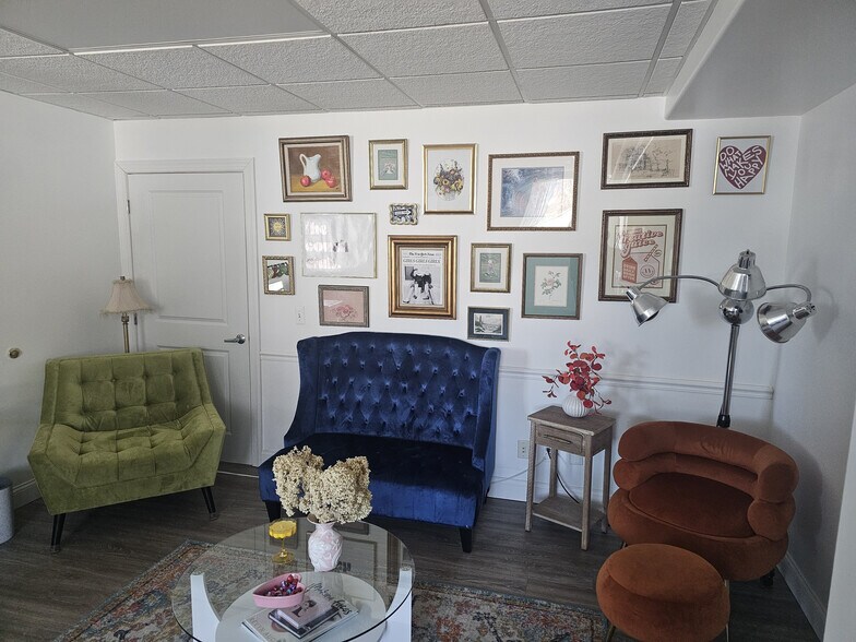 More Photos Of 127-131 E Commerce St, Milford Loft Creative Space For Sale