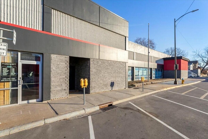 More Photos Of 7 S 4th St, Council Bluffs Health Club For Lease