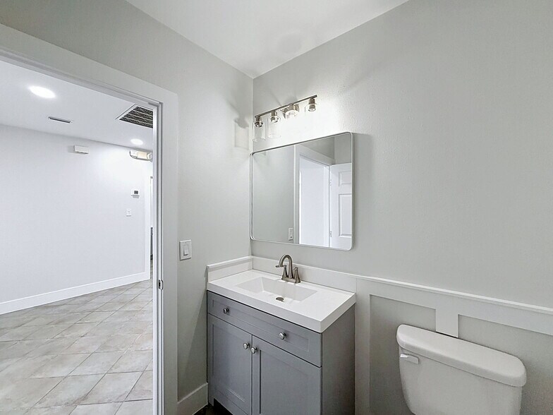 More Photos Of 13414 US Highway 19, Hudson Showroom For Lease