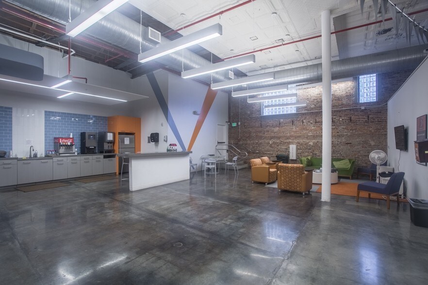 More Photos Of 1525 Hendry St, Fort Myers General Retail For Sale