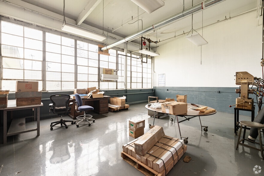 More Photos Of 900 Jefferson Ave, Newport News Manufacturing For Lease