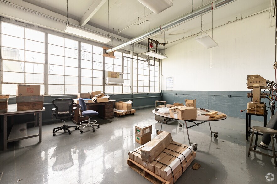 More Photos Of 900 Jefferson Ave, Newport News Manufacturing For Lease