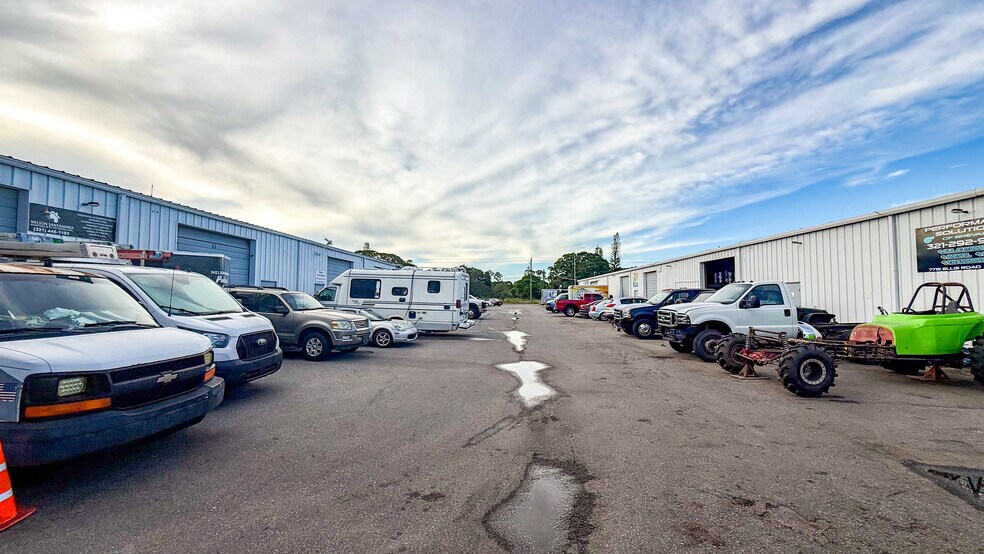 More Photos Of 7715-7723 Ellis Rd, West Melbourne Warehouse For Lease