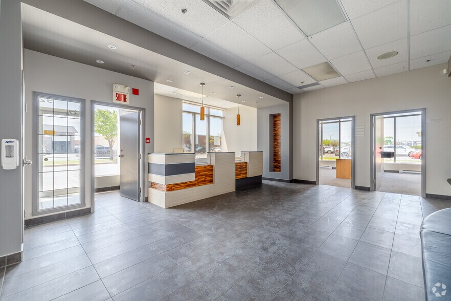 More Photos Of 9175-9225 Boul Langelier, Montréal Warehouse For Lease