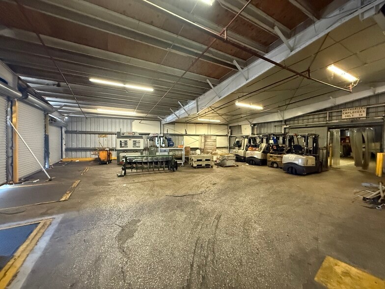 More Photos Of 650 Avenue R SW, Winter Haven Distribution For Sale