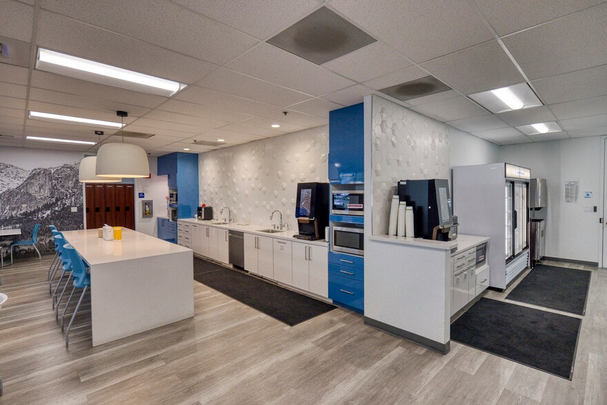 More Photos Of 91 Blue Ravine Rd, Folsom Flex For Sale