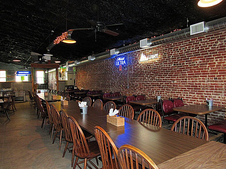 More Photos Of 514-520 N Railroad St, Burton Restaurant For Lease