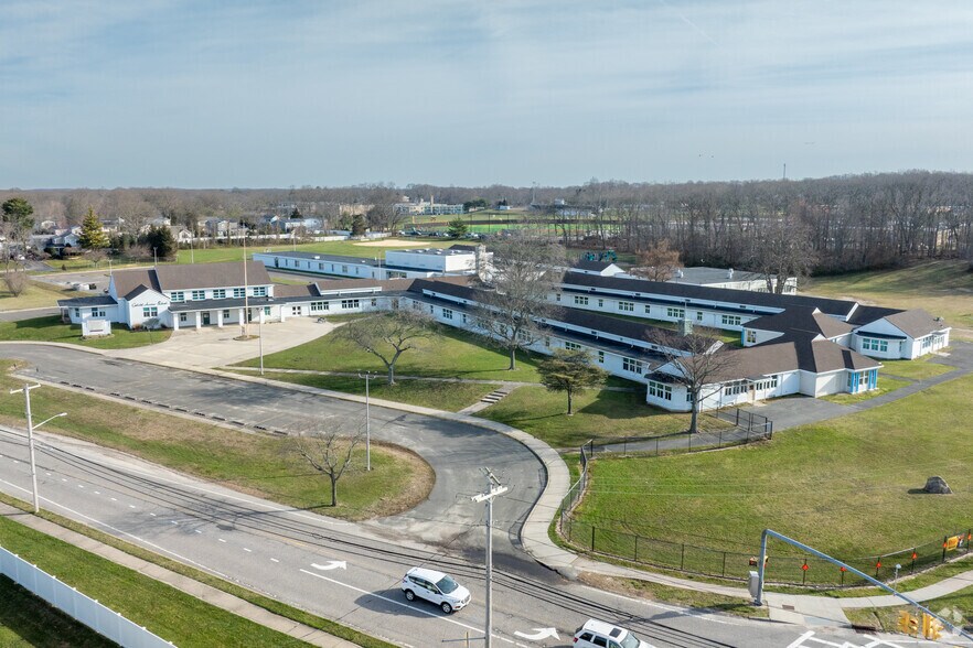 More Photos Of 65 Gatelot Ave, Ronkonkoma Schools For Sale