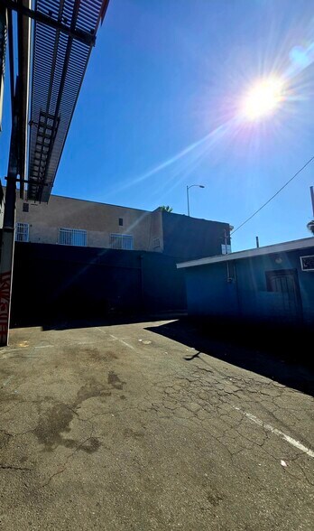 More Photos Of 1816-1822 S San Pedro St, Los Angeles Storefront For Lease