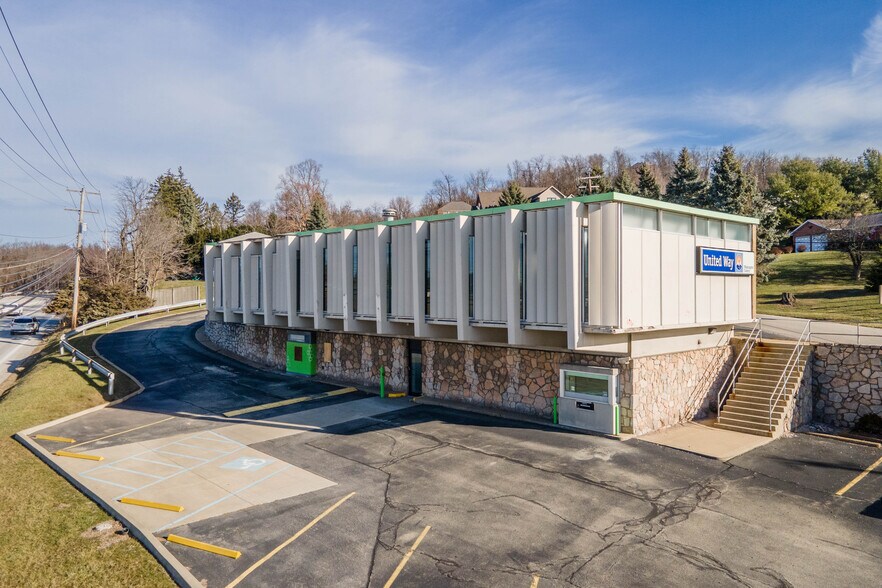 Primary Photo Of 590 Washington Rd, Washington Office For Sale