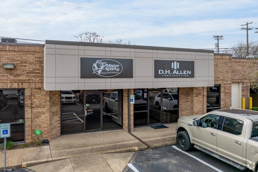 More Photos Of 8868 Research Blvd, Austin Flex For Lease
