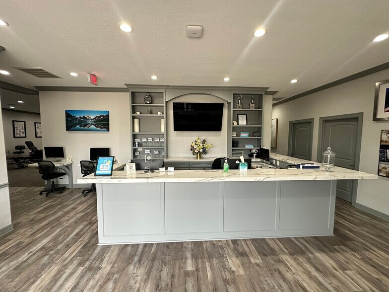 Primary Photo Of 2018 Broadway St, Pearland Office For Lease