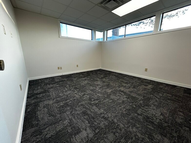 More Photos Of 6820 Roosevelt Ave, Middletown Medical For Lease