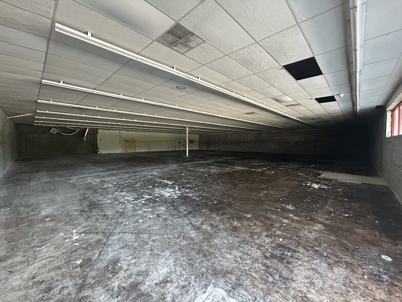 More Photos Of 1107 Huntsville Hwy, Fayetteville General Retail For Lease