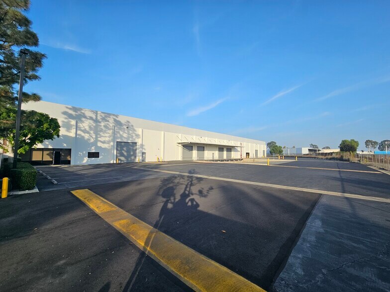 More Photos Of 6300-6340 Valley View St, Buena Park Distribution For Lease