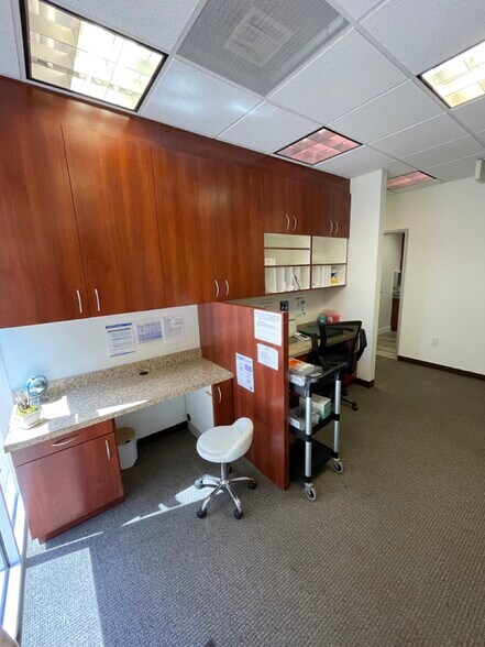 More Photos Of 2314 Newport Blvd, Costa Mesa Office For Lease