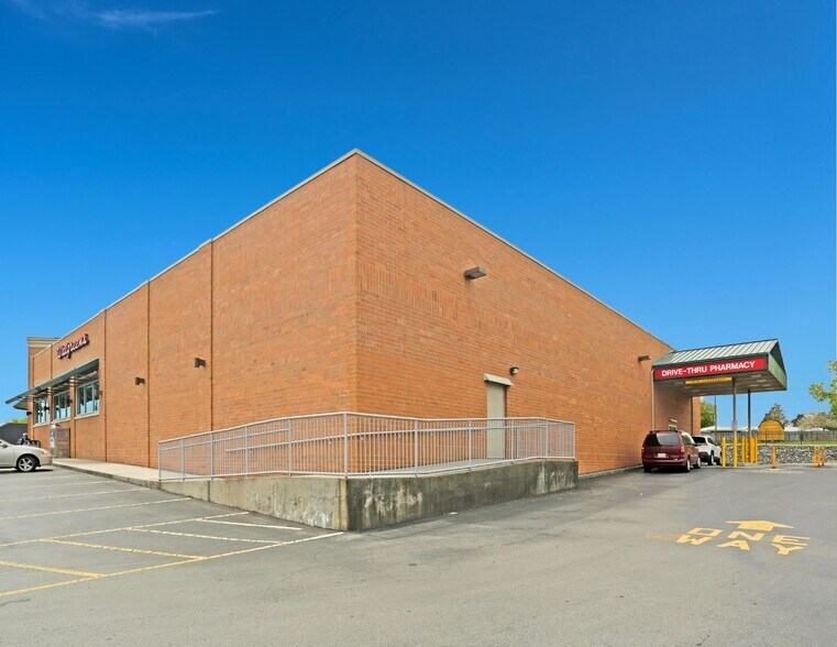 More Photos Of 245 S Main St, Clinton General Retail For Sale