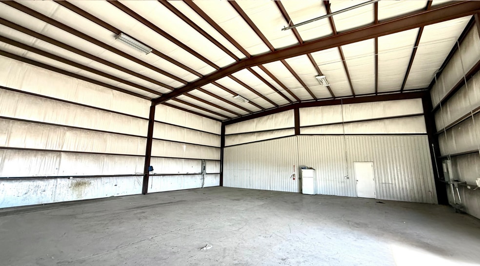 More Photos Of 12920 TX-191 Frontage, Midland Flex For Lease