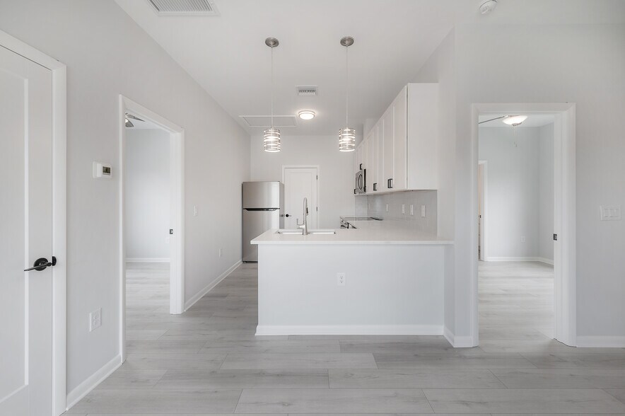 More Photos Of 3921 State St, Tampa Specialty For Sale