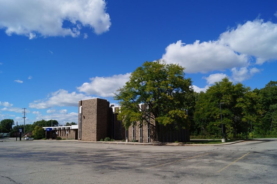 More Photos Of 111 S Waverly Rd, Lansing Office For Sale