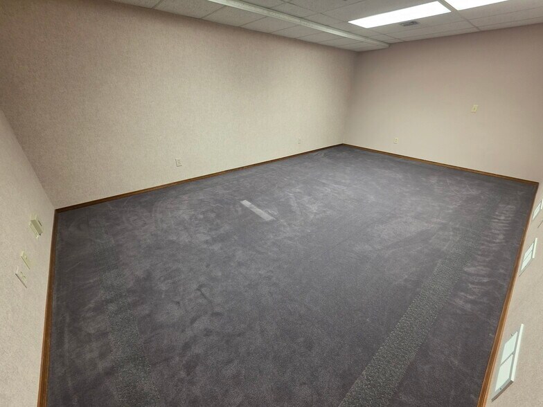 More Photos Of 100 N Fruitland St, Kennewick Office For Lease