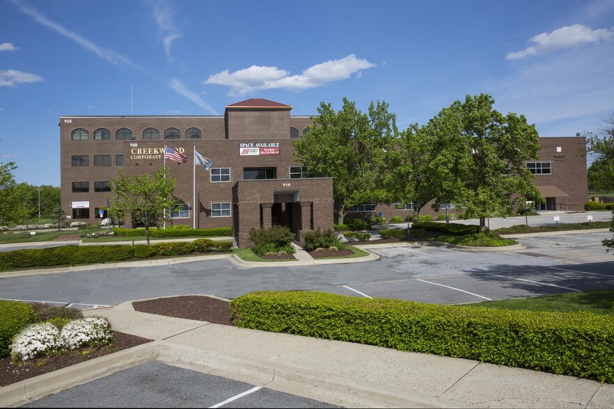 More Photos Of 910 W Basin Rd, New Castle Unknown For Lease