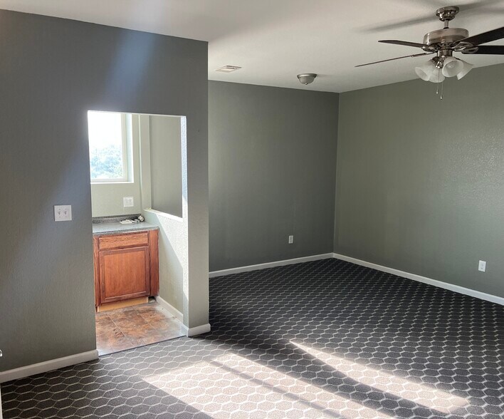 More Photos Of 15014 Iowa St, Austin Office Residential For Sale