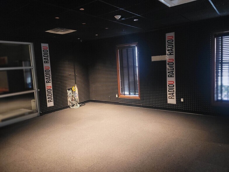 More Photos Of 116 County Line Rd W, Westerville Loft Creative Space For Lease