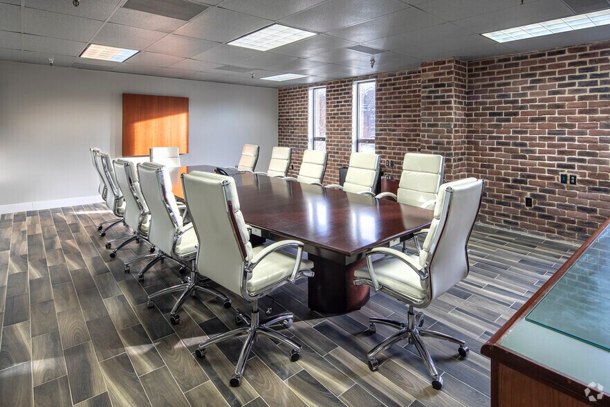 More Photos Of 2560 Huntington Ave, Alexandria Office For Lease