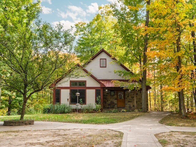 More Photos Of 55 S Hope Rdg, Traverse City Lodge Meeting Hall For Sale