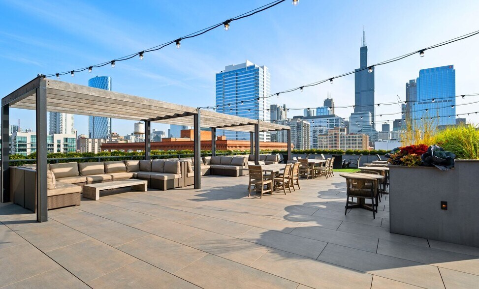 More Photos Of 833 W Jackson Blvd, Chicago Office For Lease