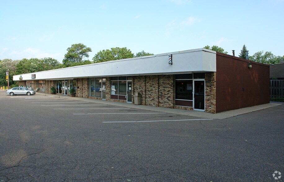 More Photos Of 1431-1439 NW Silver Lake Rd, Saint Paul Freestanding For Lease
