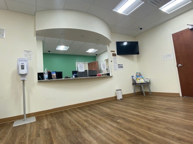 More Photos Of 500 Park Ave, Manalapan Township Medical For Lease