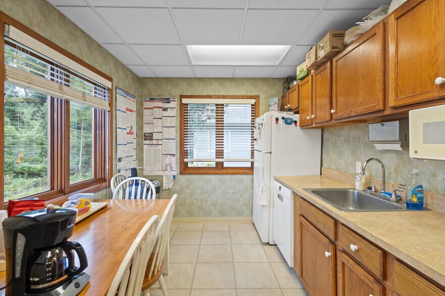 More Photos Of 3850 Glenkerry Ct, Portage Medical For Sale