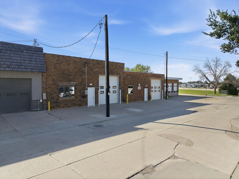 More Photos Of 708-712 S Jefferson Ave, Mason City Warehouse For Sale