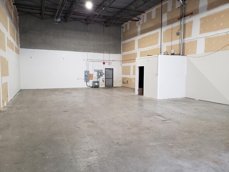 More Photos Of 32885 Mission Way, Mission Warehouse For Lease