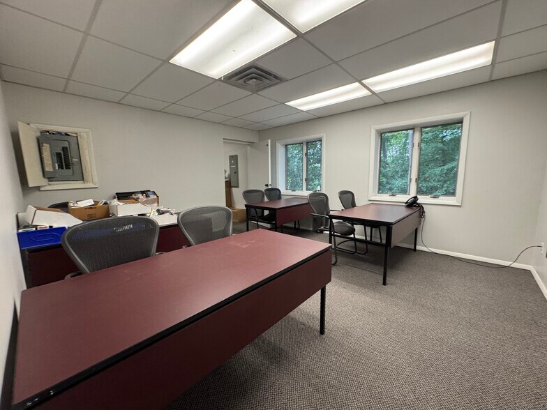 More Photos Of 601 Heron Dr, Logan Township Flex For Lease