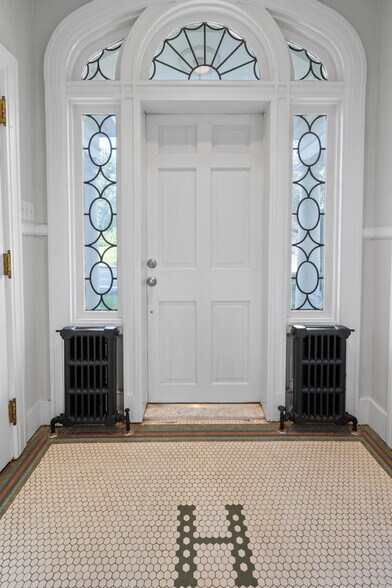 More Photos Of 184 W Main St, Trappe Office For Sale