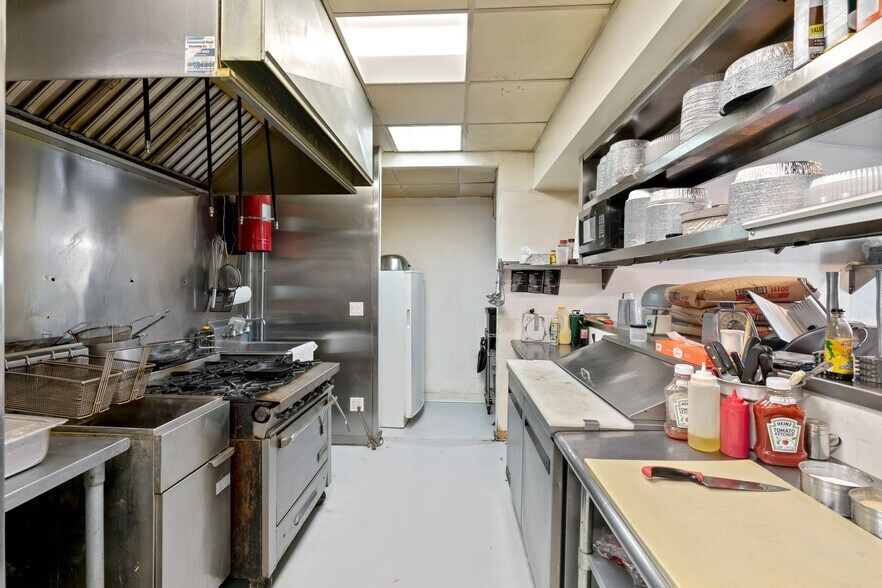 More Photos Of 76 E Pulaski Rd, Huntington Station Fast Food For Sale