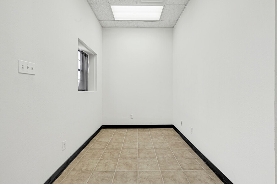 More Photos Of 5912 E FM-517, Dickinson Warehouse For Lease