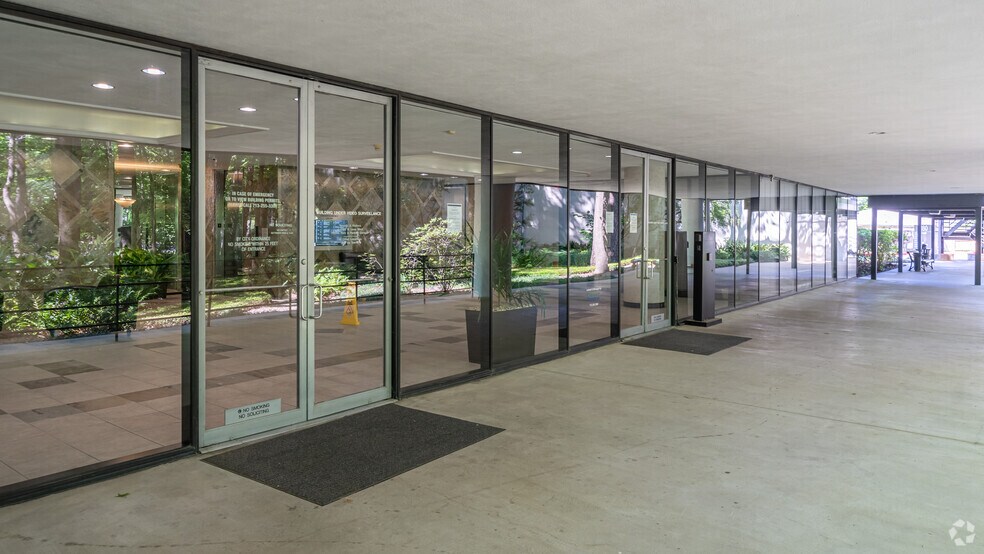 More Photos Of 2180 North Loop W, Houston Unknown For Lease