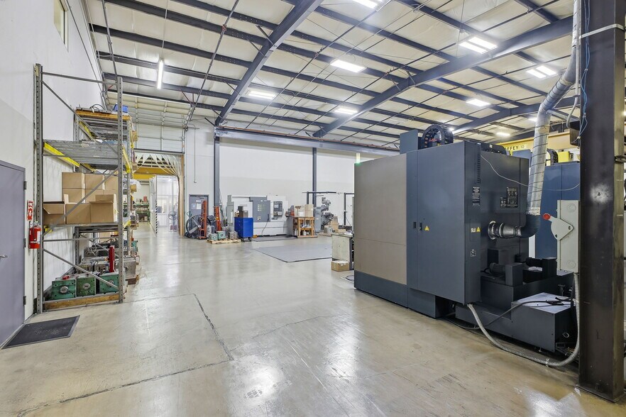 More Photos Of 315 N Park Dr, San Antonio Warehouse For Sale
