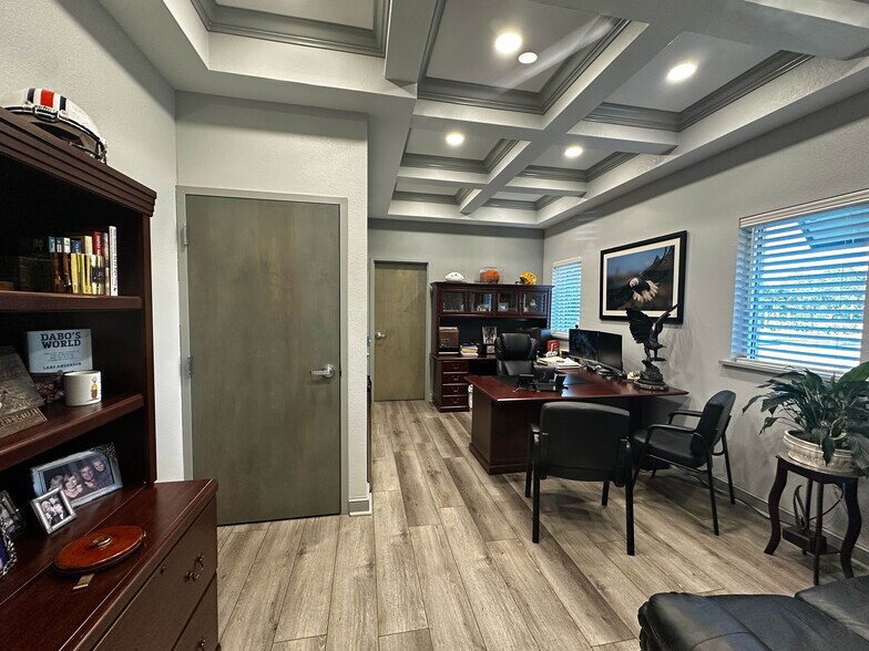 More Photos Of 3930 S Pipkin Rd, Lakeland Light Distribution For Sale