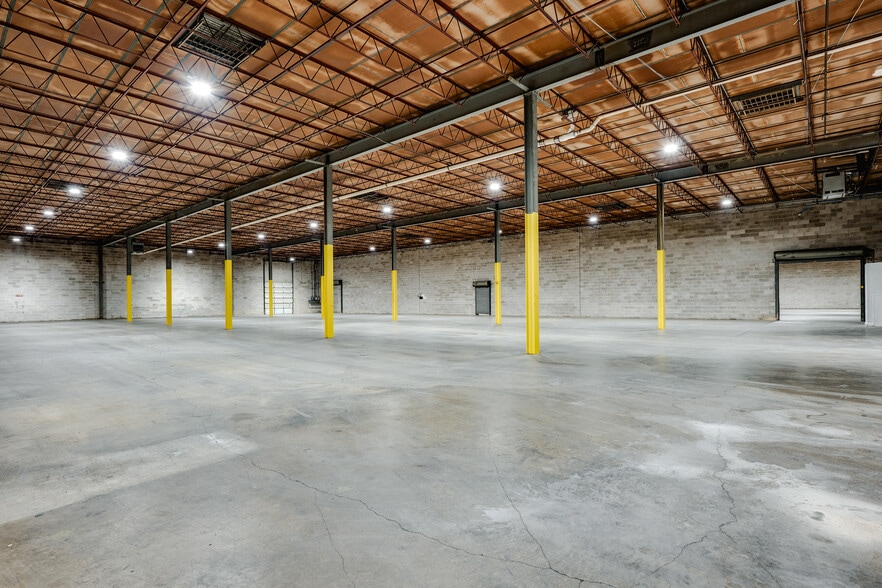 More Photos Of 1169-1171 113th St, Grand Prairie Warehouse For Sale
