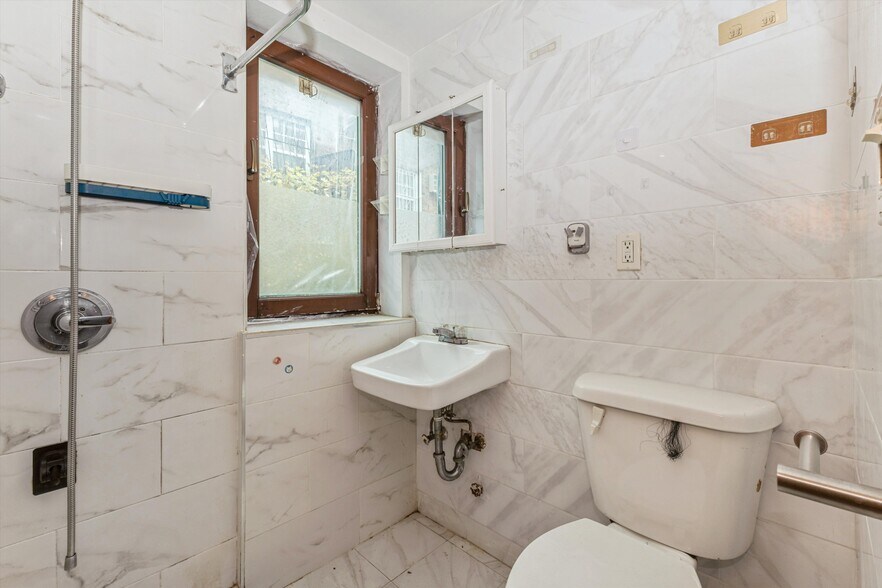 More Photos Of 5735 Lawrence St, Flushing Apartments For Sale