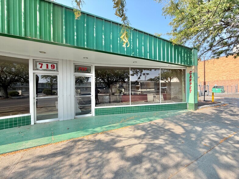 More Photos Of 717 W Lewis St, Pasco Storefront For Sale