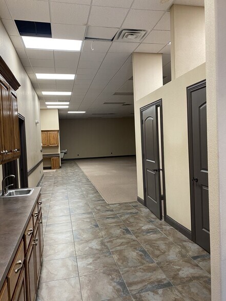 More Photos Of 2001 SE Green Oaks Blvd, Arlington Storefront Retail Office For Sale