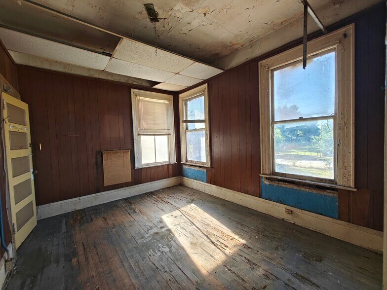 More Photos Of 2020 N Main St, Jacksonville Specialty For Sale